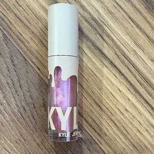 Kylie Jenner Lip Gloss with Pink Shimmer discontinued